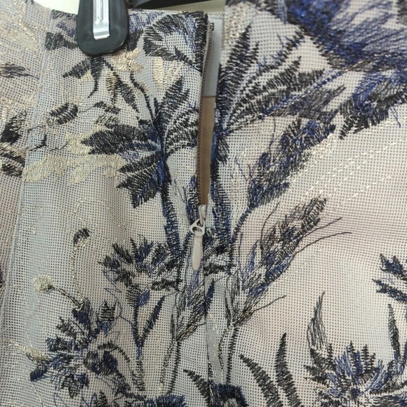 BCBG MAX AZRIA Floral Embroidery Knee Length Skirt Sz. 8 NWT - Picture 3 of 7